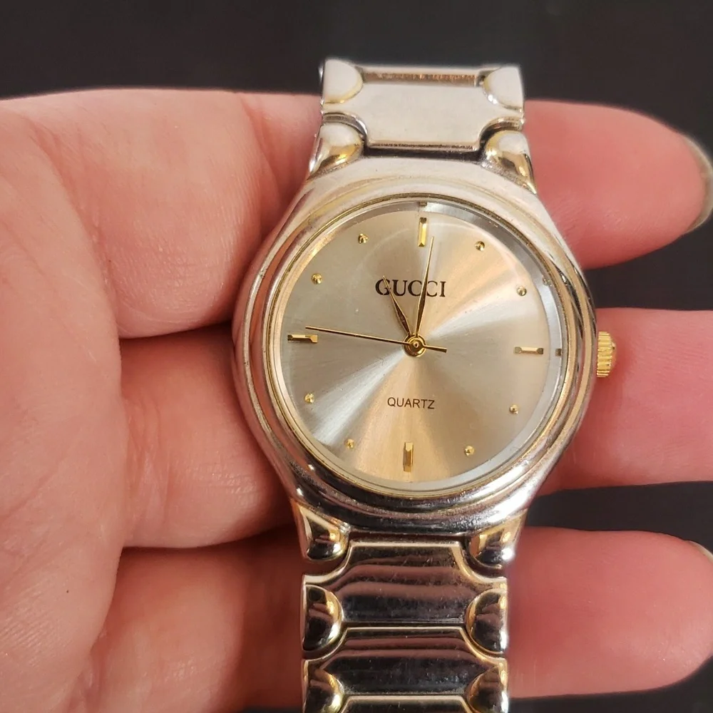 Gucci Vintage 1980s Wrist Watch Broken Band - Picture 1 of 7